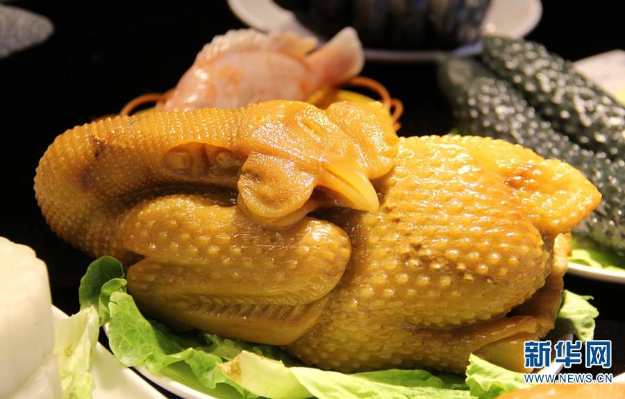 昆明石博覧會(huì)に「石の宴」登場(chǎng)、本物さながらの數(shù)々の料理に思わずため息