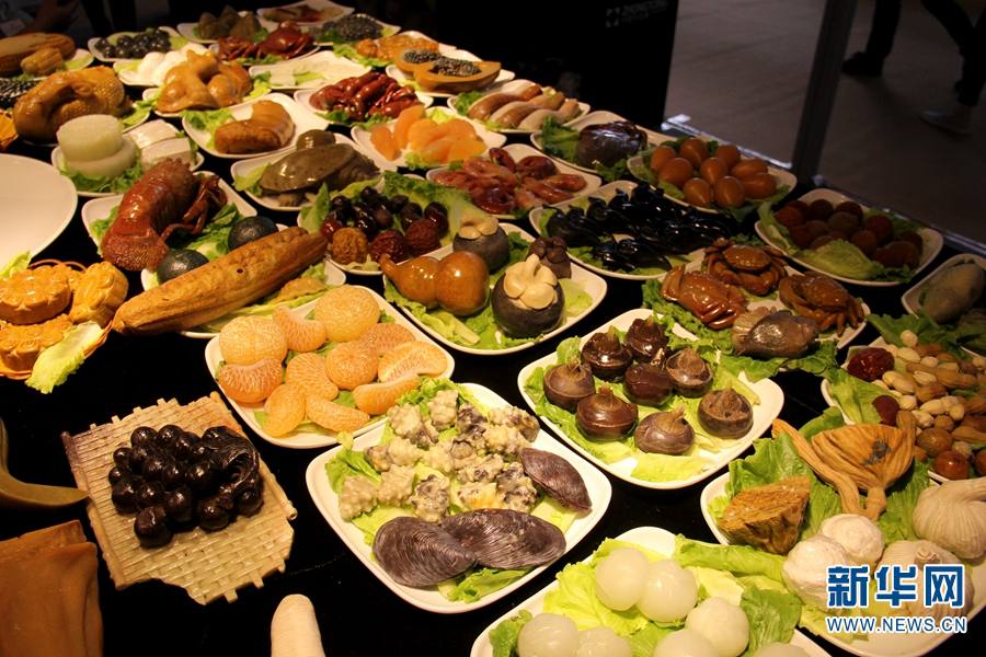 昆明石博覧會に「石の宴」登場、本物さながらの數(shù)々の料理に思わずため息