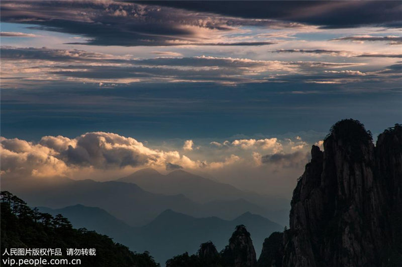 黃山に広がる雲(yún)?！∠踏丝棨辘胜瓜激谓~景