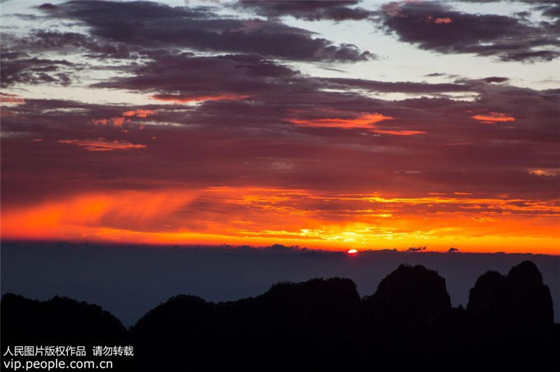 黃山に広がる雲(yún)?！∠踏丝棨辘胜瓜激谓~景