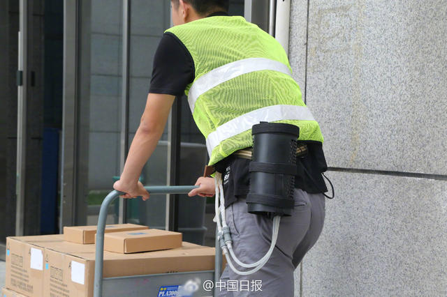 著用できるエアコン付きベスト、中國(guó)が宇宙技術(shù)で開発