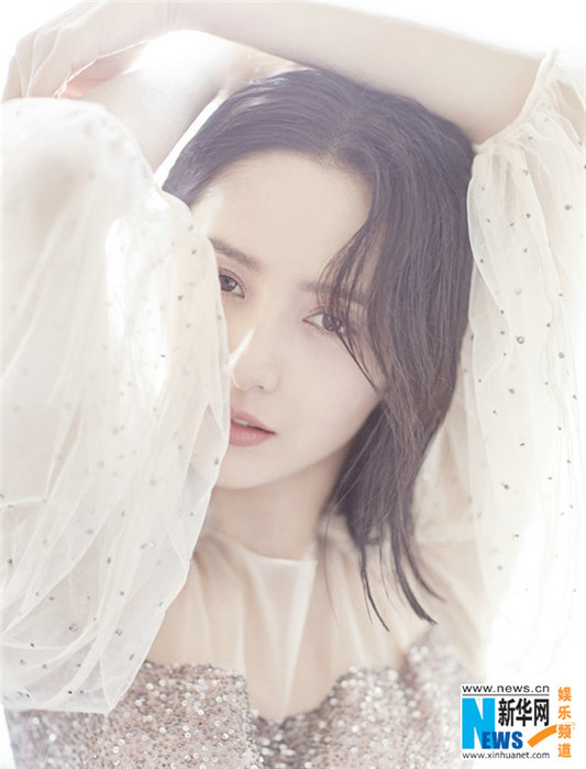 女優(yōu)トン?リーヤーがファッション誌の表紙を飾る　幻想的な雰囲気で魅了