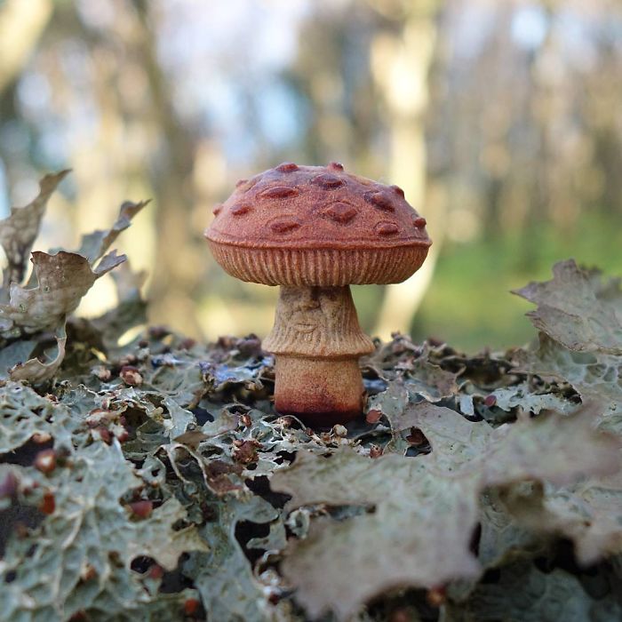 アボガドの種からできた繊細(xì)で美しいミニ彫像