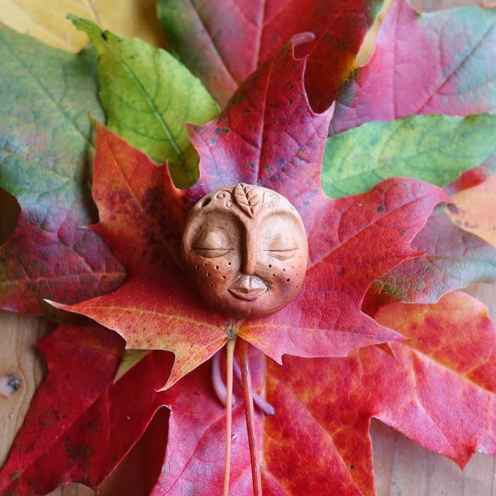 アボガドの種からできた繊細で美しいミニ彫像