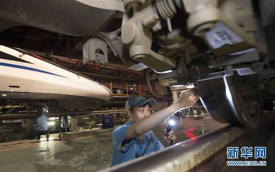 高速鉄道の安全を陰で支える　徹夜で働く「高速鉄道ドクター」
