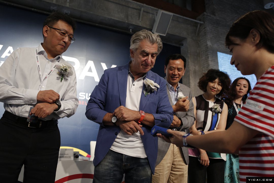 スウォッチと銀聯(lián)　決済対応スマートウォッチを発売