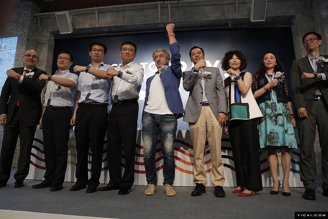 スウォッチと銀聯(lián)　決済対応スマートウォッチを発売