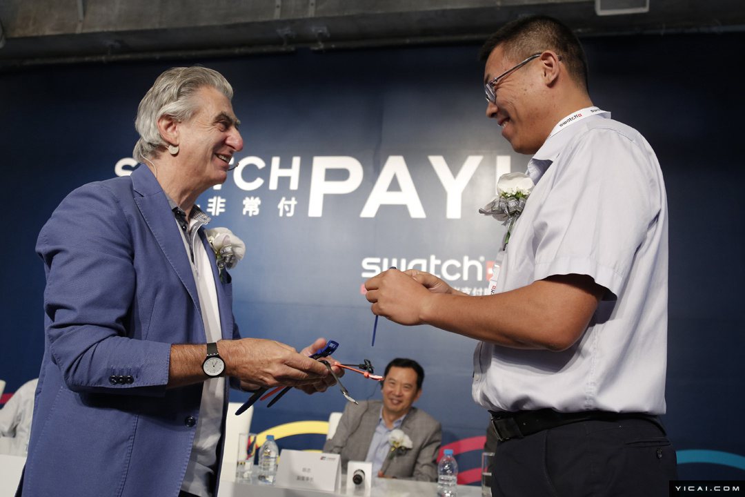 スウォッチと銀聯(lián)　決済対応スマートウォッチを発売