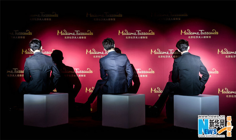 楊洋が三つ子に??？　本人そっくりの蝋人形お披露目　