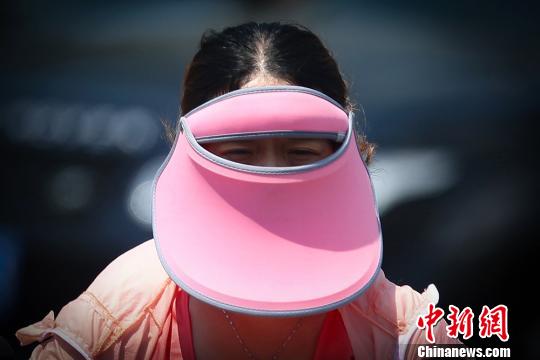 各地で続く酷暑　南京では「完全武裝」の市民も