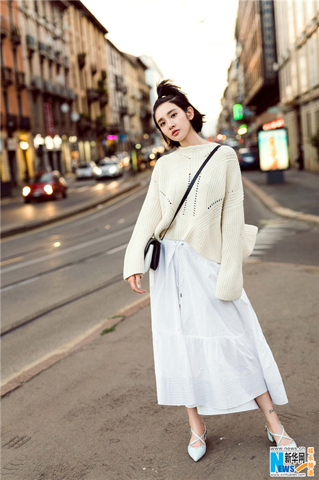 タン?イーシンがキュートなストリートスナップ公開(kāi)