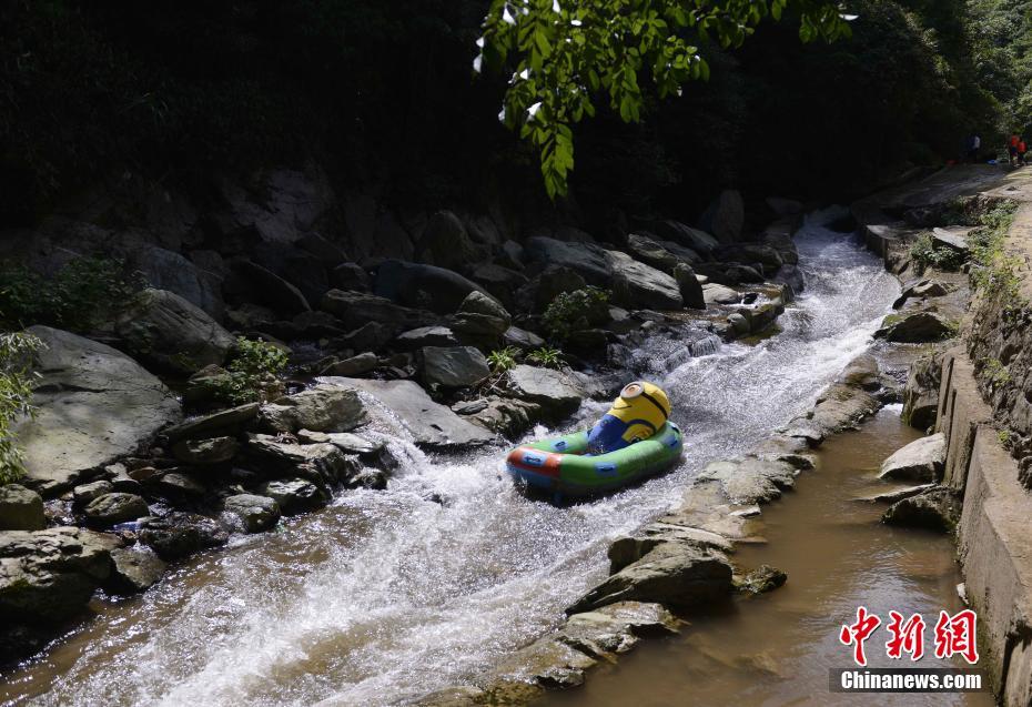 どこもかしこもミニオンだらけ　「ミニオン?ラフティング」開催　湖南省