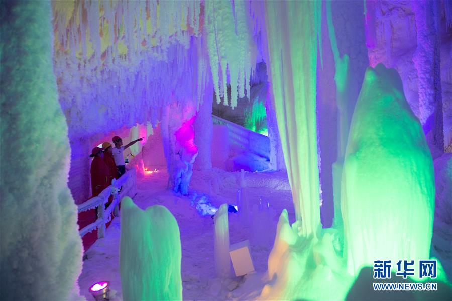 鍾乳洞が夏場(chǎng)人気の避暑地に　浙江省