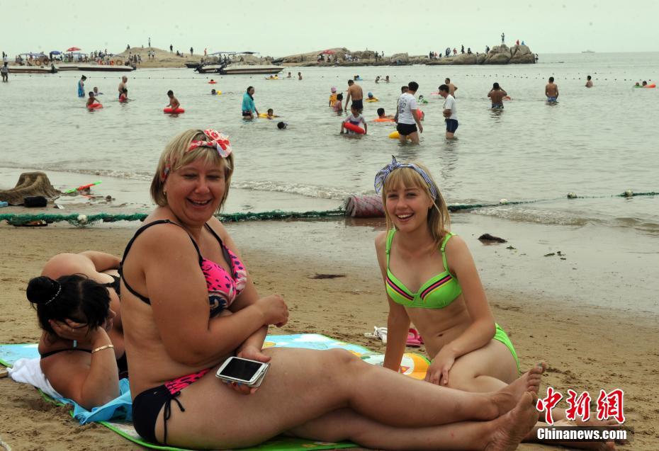 観光シーズンのピークを迎えた北戴河、ビーチリゾート楽しむロシア人