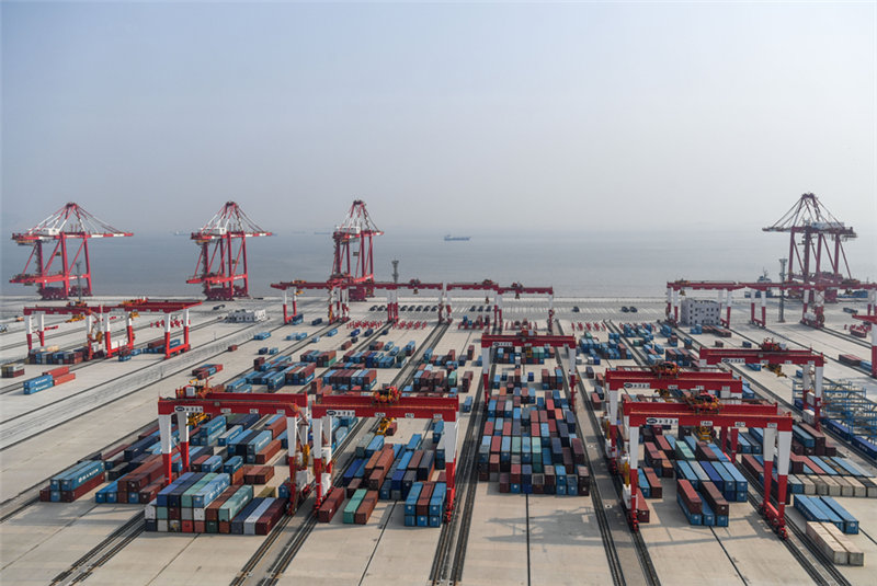 世界最大の自動化埠頭、年末に稼働開始