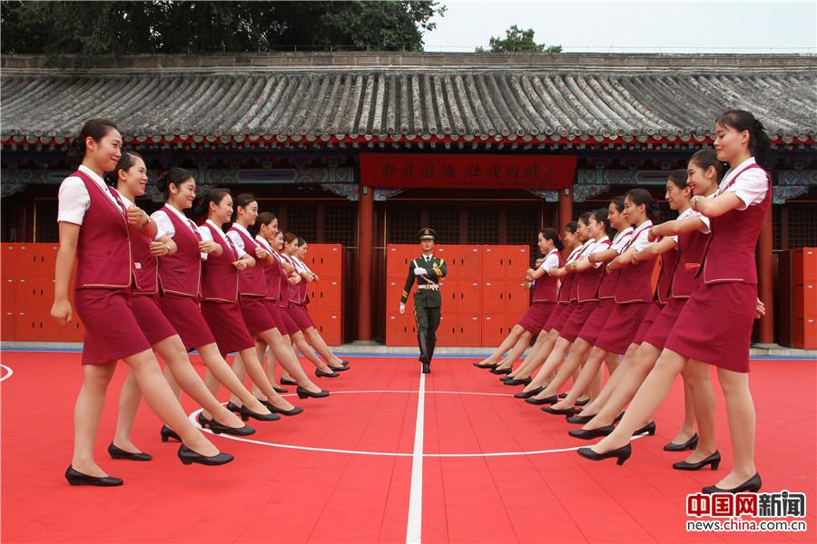 高速鉄道の客室乗務(wù)員が國(guó)旗護(hù)衛(wèi)隊(duì)を見(jiàn)學(xué)