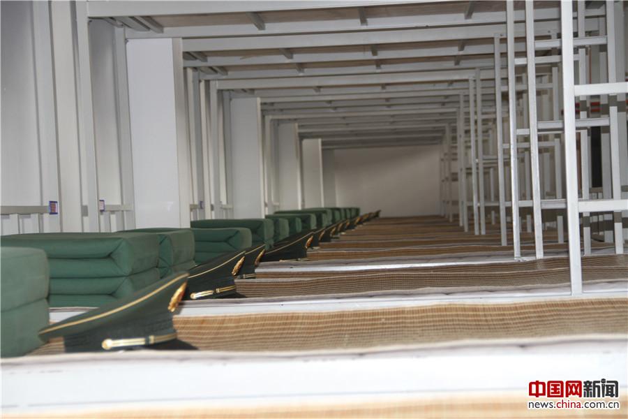 高速鉄道の客室乗務員が國旗護衛(wèi)隊を見學