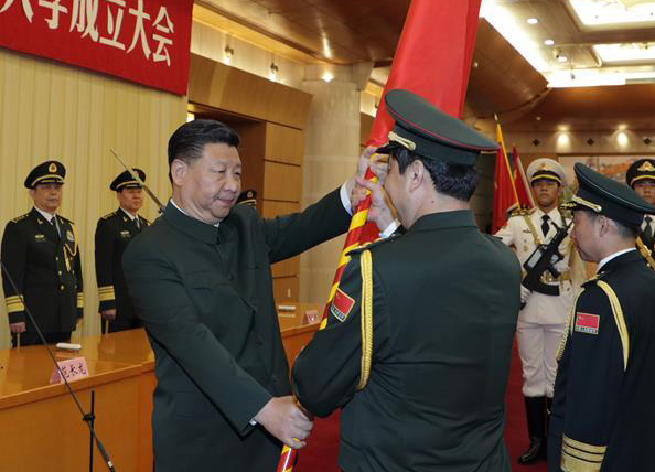 習(xí)近平総書記が軍事科學(xué)院などに軍旗と訓(xùn)示