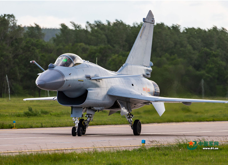 殲10B戦闘機(jī)、世界の先端戦闘機(jī)と技を競(jìng)う