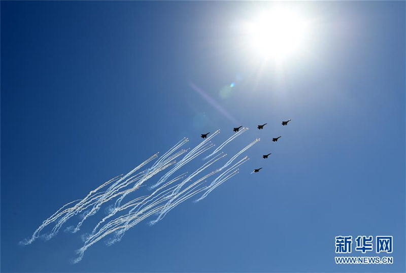 中國(guó)人民解放軍建軍90周年記念軍事パレード、半數(shù)の武器裝備が初閲兵