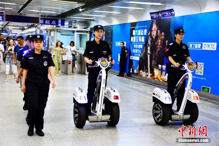 南京地下鉄に女性警察官によるパトロール部隊(duì)登場(chǎng)