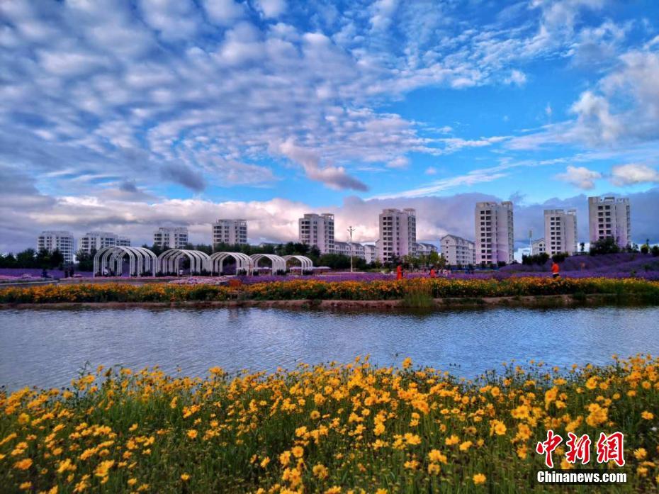 雨上がりの紫金苑に現(xiàn)れた美しい夕焼け空　甘粛省