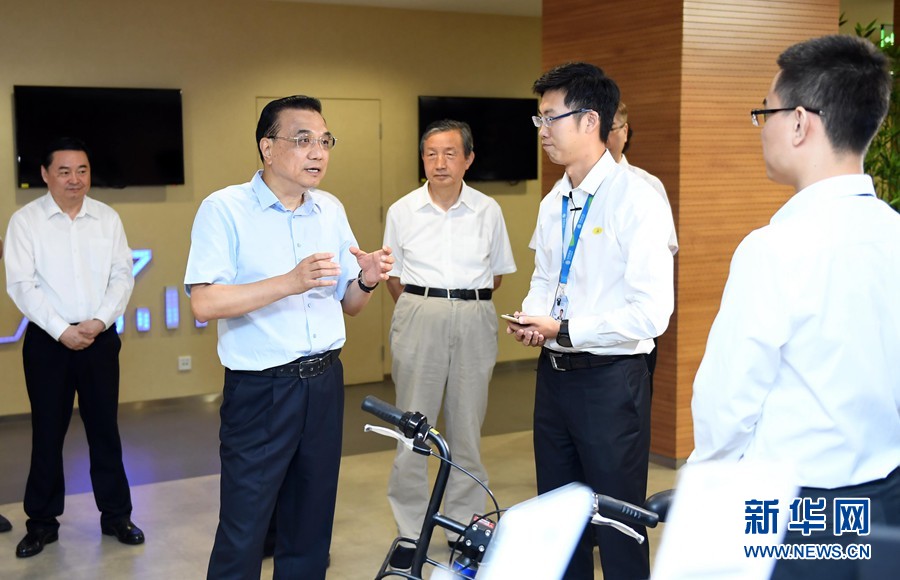 李克強(qiáng)総理が3大通信事業(yè)者を視察