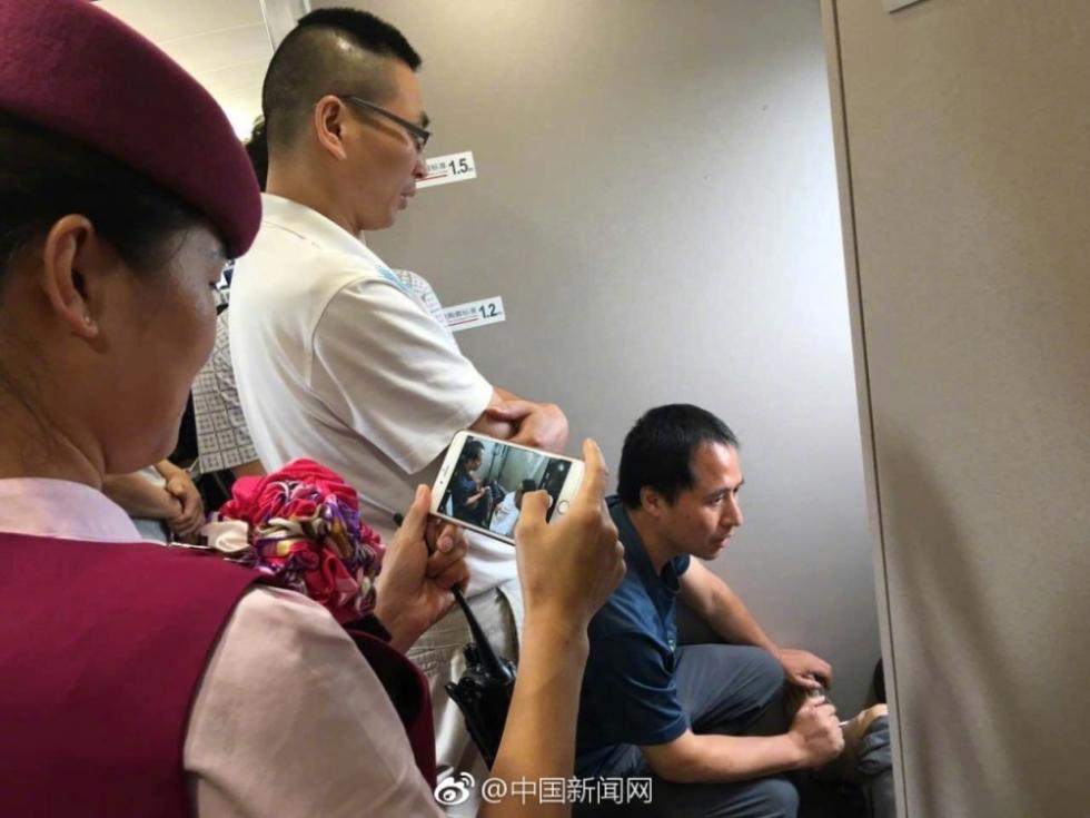 江西省のある大學教員、高速鉄道內(nèi)の急病患者を針治療で救う