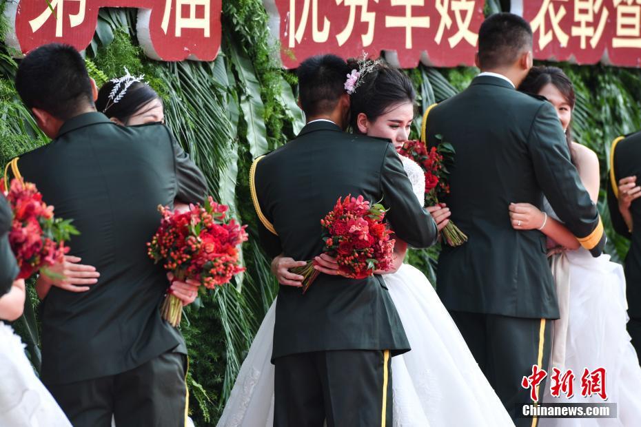 中國人民解放軍陸軍第75集団軍、軍人22人のために集団結(jié)婚式を開催