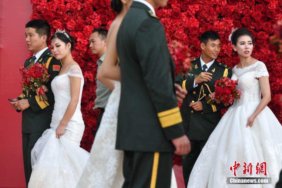 中國人民解放軍陸軍第75集団軍、軍人22人のために集団結(jié)婚式を開催