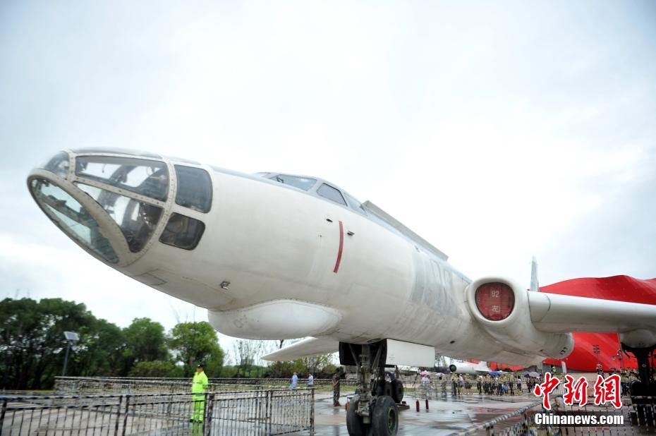 上空から撮影した南昌軍事テーマパーク、きっちりと並べられた戦闘機(jī)