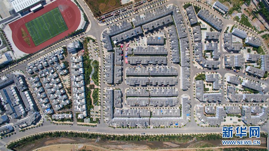 雲(yún)南魯?shù)榈卣黏槿?、復興後の被災地を上空から俯瞰　雲(yún)南省