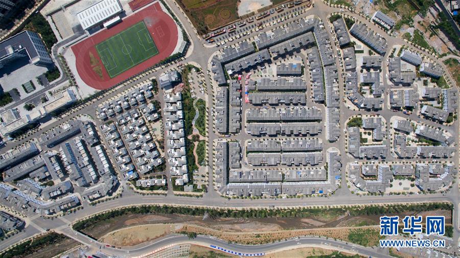 雲南魯甸地震から三年、復興後の被災地を上空から俯瞰　雲南省