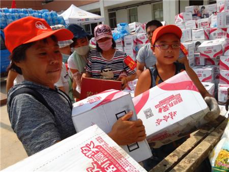 陝西省、救援活動(dòng)に參加し疲れ切って口を開(kāi)けて寢ている男の子が話(huà)題に