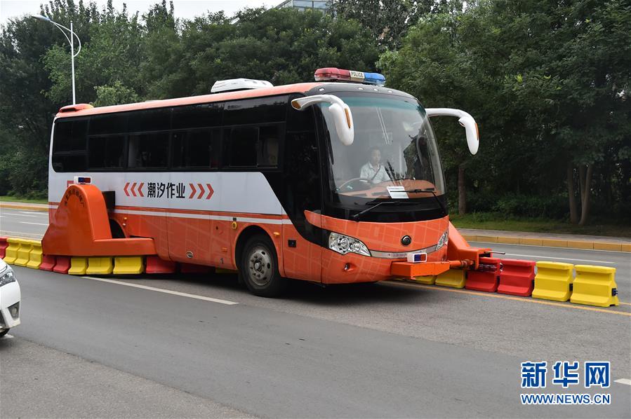 移動式防護柵「ロードジッパー」登場　山東省