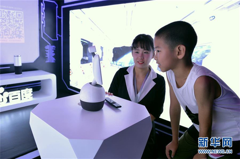 百度のAI科學(xué)知識普及バス「旅行者號」、北京を出発　　