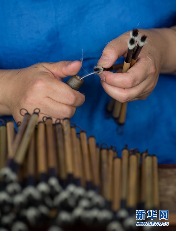 中國國家級(jí)無形文化遺産の「湖筆制作技法」を伝承する　浙江省