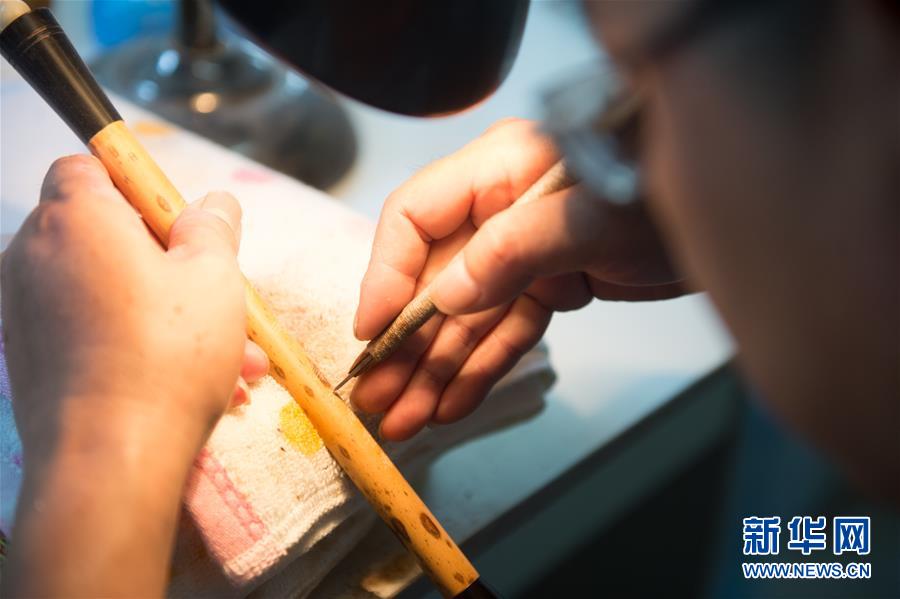 中國國家級無形文化遺産の「湖筆制作技法」を伝承する　浙江省