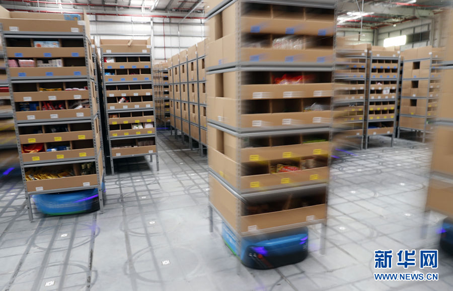 スマート物流倉(cāng)庫(kù)、ロボットがピッキングを擔(dān)當(dāng)