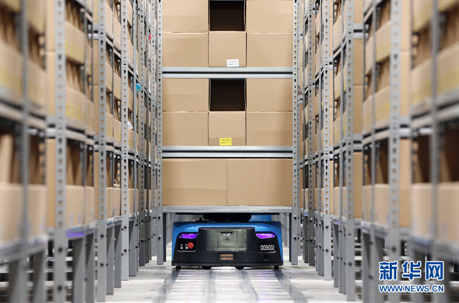 スマート物流倉(cāng)庫(kù)、ロボットがピッキングを擔(dān)當(dāng)