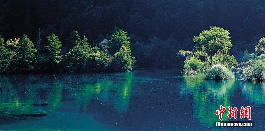 九寨溝景勝地の「火花?！工菦Q壊が確認(rèn)される　池の水のほとんどが流出　