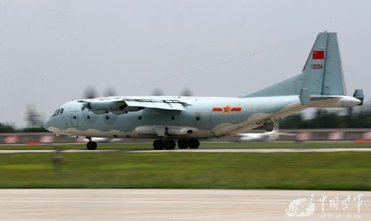 先駆空軍Y-9型航空機(jī)、九寨溝地震の被災(zāi)狀況を上空から撮影