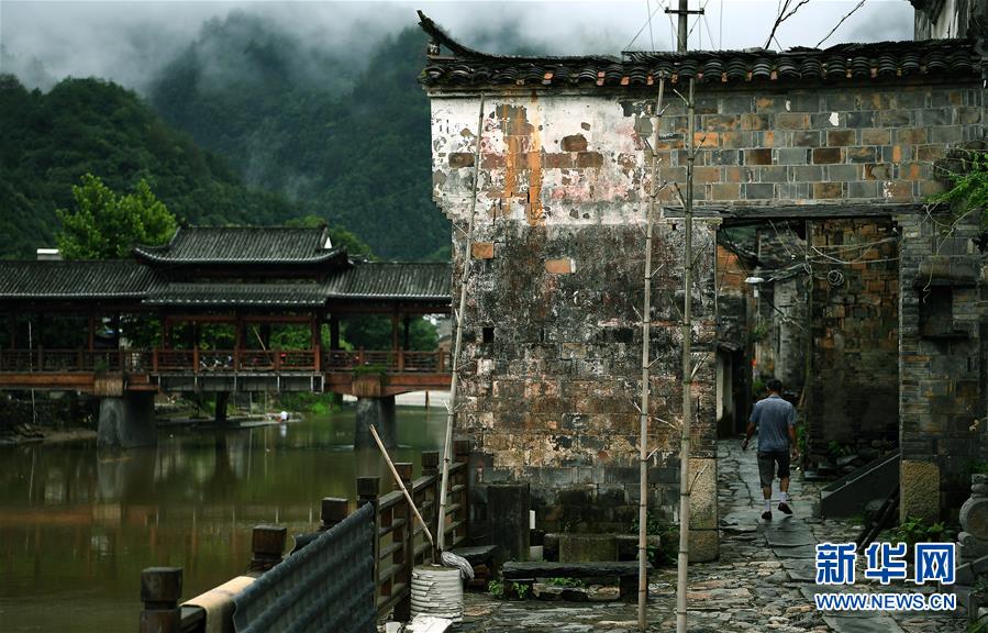 山河に映り込む古風(fēng)で素樸な瑤里古鎮(zhèn)　江西省