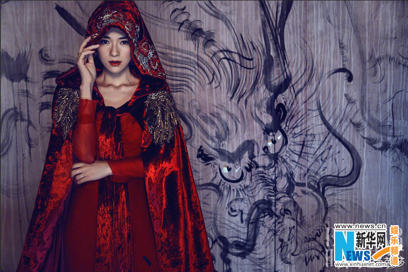 章子怡の勇ましくもエレガントなグラビア寫真公開