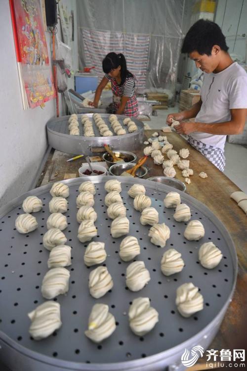 90後の夫婦、饅頭店経営で月収30萬円越え　山東省