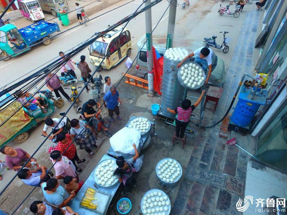 90後の夫婦、饅頭店経営で月収30萬円越え　山東省