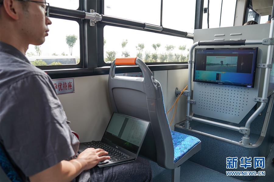 中國(guó)初の12メートル電動(dòng)スマート操縦バス、道路狀況適応性試験を?qū)g施