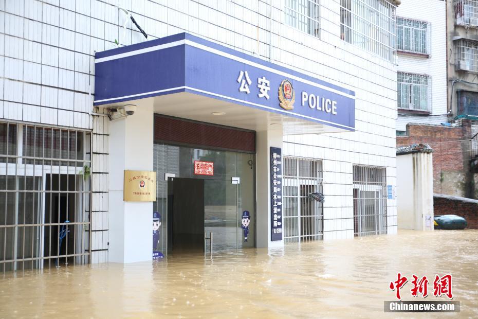 4度目の浸水で、再び「その名のとおり」の水上派出所に　広西