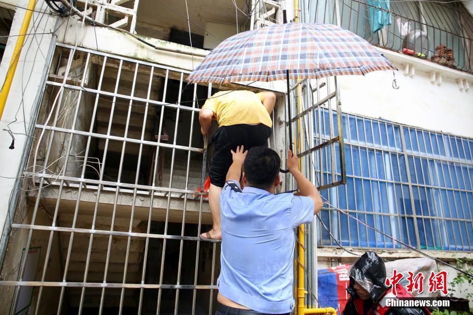 4度目の浸水で、再び「その名のとおり」の水上派出所に　広西