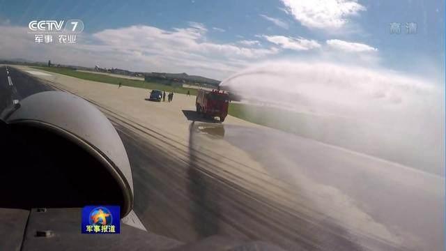 鳥(niǎo)の群れと衝突した戦闘機(jī)から出火　パイロットの冷靜な判斷で著陸成功